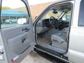 2004 Chevy 2500 Suburban   LT