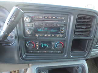 2004 Chevy 2500 Suburban   LT